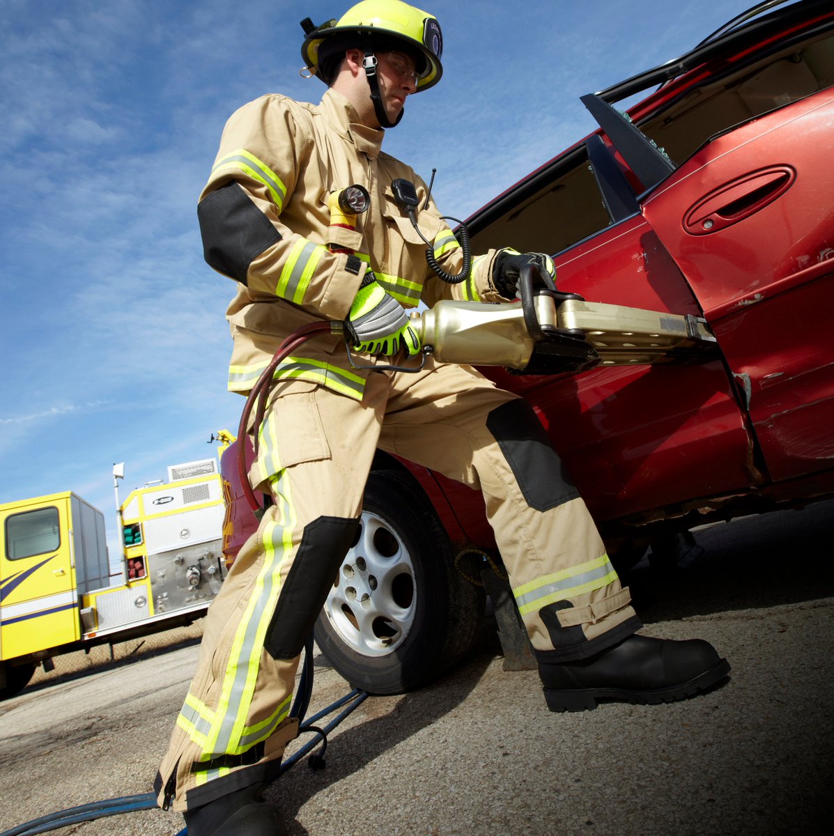 LION_Gear's tweet photo. BECAUSE NOT ALL EMERGENCY CALLS REQUIRE TURNOUTS | To learn more about LION VersaPro™, MedPro™ and TR51™  garments, check out our new rescue wear catalog at https://t.co/VNvH0w8g4F and visit https://t.co/wakFa2neym.

#MedPro #VersaPro #TR51 #rescuewear #readyforaction https://t.co/RhoHLiI6h2