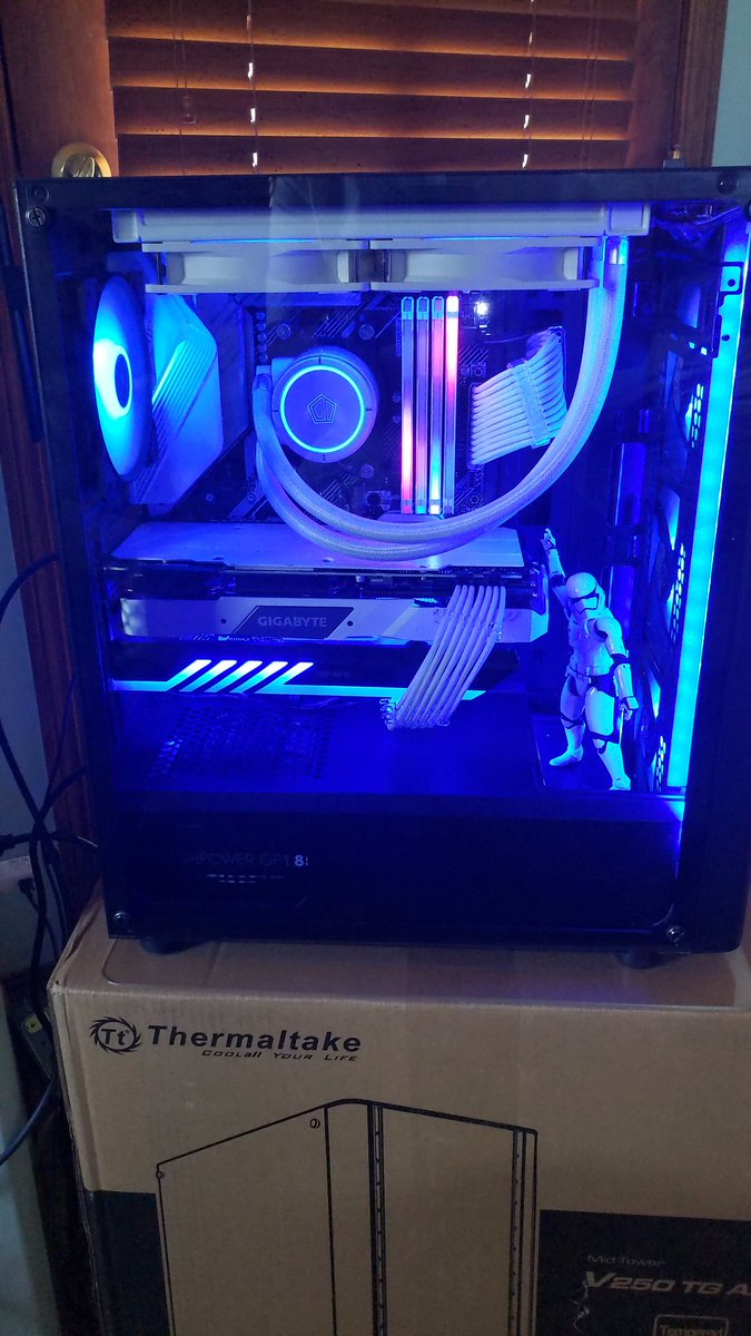 CVuelta's tweet photo. @bitwitkyle @paulhardware @bitwitkyle built this beauty over the past week or so. Your channel was super helpful. Cheers.

Asus Prime X570 Pro, Ryzen 7 3800x, 32GB Corsair Vengeance RGB Pro 3600, Gigabyte RTX2070 Super. WD Blue SN550 1TB NVME ssd, 2TB Seagate Barracuda. https://t.co/xLH6AtZ1Ys
