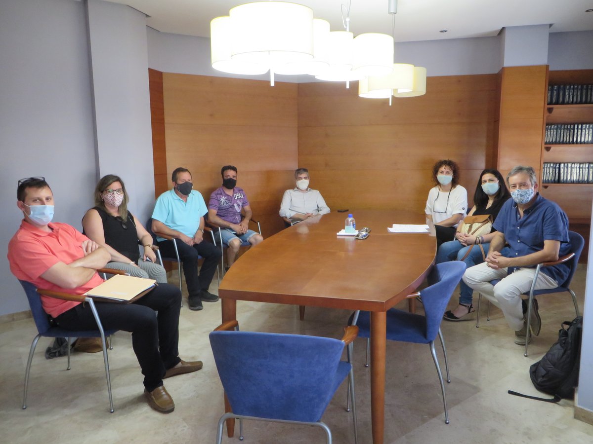 GVAinicotur's tweet photo. ⭕️Quatre #cooperatives de treball creen #INDICOOP per afrontar recu-peració #covid19 en sector #tèxtil fabricant #màscares 😷#Blaper Coop #Curtitex Coop #FilaFil Coop #MónMara Coop
🗣️@Rafa_Climentg "afavoreix #indústria local i el proveïment de material sanitari" @FEVECTA https://t.co/HblnqEbeFk