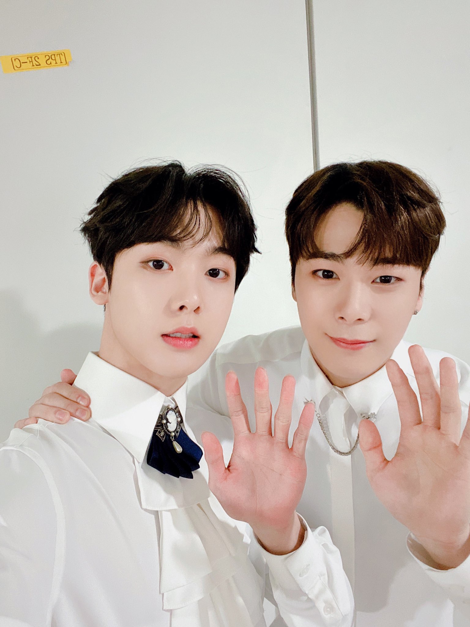ASTRO ムンビン 写真2枚 ASTRO ムンビン 写真2枚 ASTRO ムンビン 写真2枚 ASTRO JAPAN