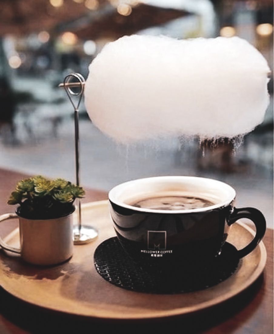 RaminNasibov's tweet photo. This coffee is served together with a cloud of cotton candy. The steam from the cup rises and the cloud starts to pour sugar on the coffee. https://t.co/WZD3rPzNbc