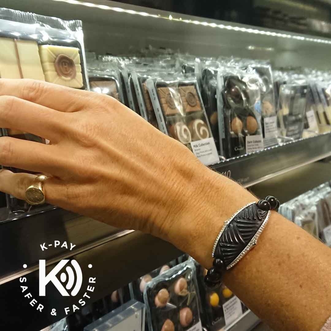 KpayWearables's tweet photo. Hump Day treats.  We can't say no to @hotelchocolat Selectors.  Contactless payment is made even safer and quicker with K-pay wearables. Touch the bracelet to the terminal and payment is made. 
#contactless #newwaytopay #payinstyle #tapandgo #paymenttech #perfectgift #giftforher https://t.co/YMvhc2usiT