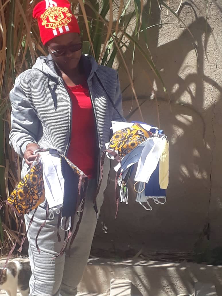 GwenTrust's tweet photo. We are in this pandemic together and must support each other where we can. Greatful to @DrNyangulu and WMBD family for the face masks in helping reduce and #flattern the curve and spread of COVID-19 #MASKUPZIM https://t.co/hi865piGox