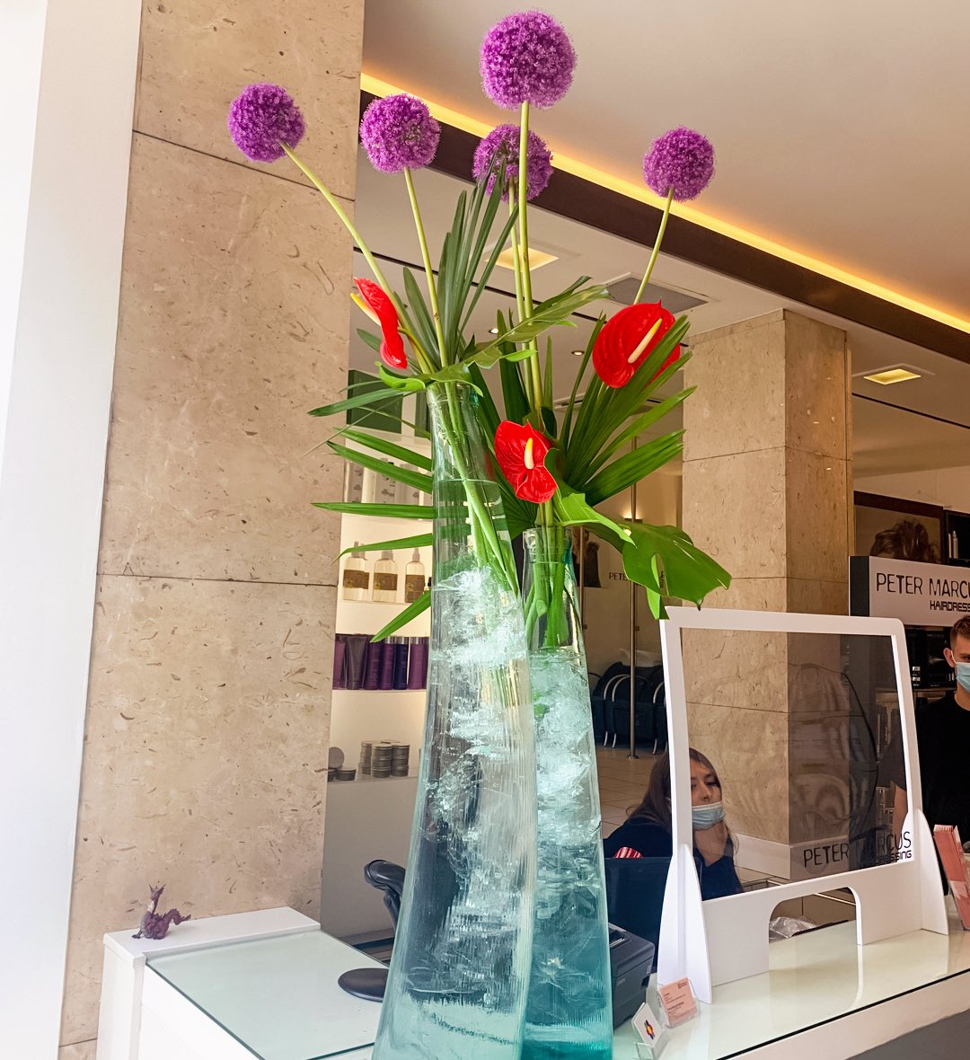 It’s great to be out and about again, creating fresh floral displays for our corporate clients and their customers to enjoy. If you would like more details about our work with businesses, please send us a message or call 07802679424.
#floraldisplay
#manchester