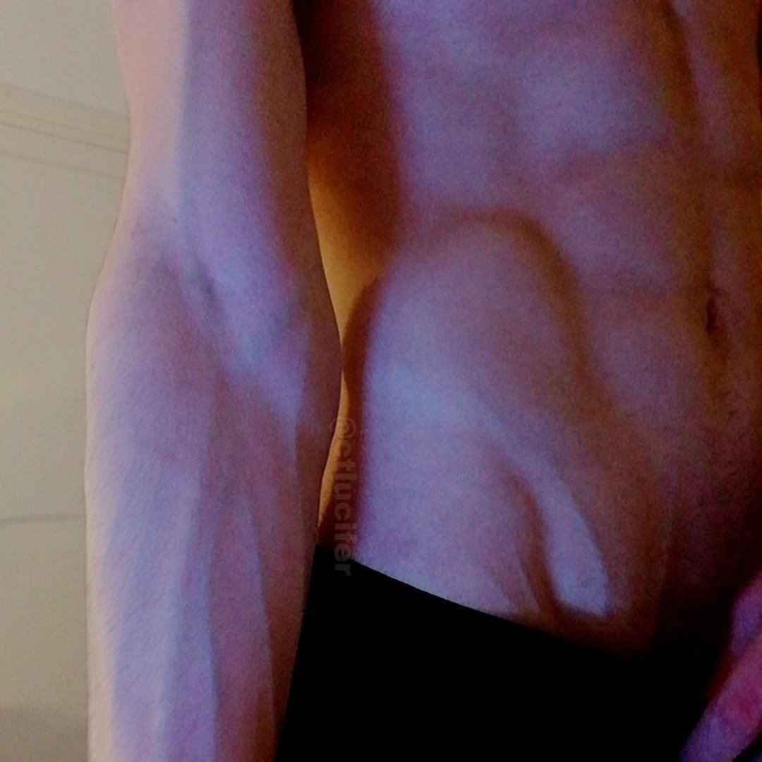 CtLucifer's tweet photo. So veins content? https://t.co/VbjoxPGfBM