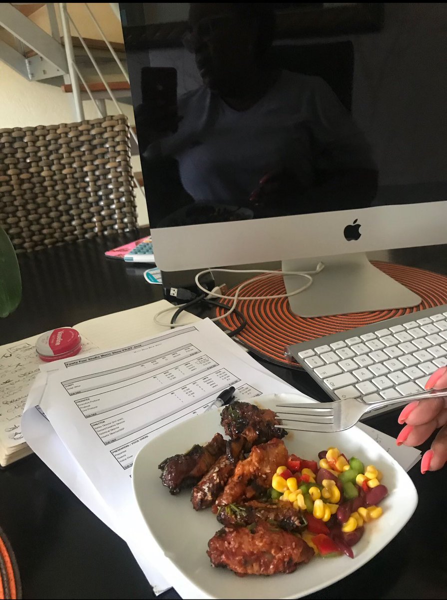 trudy_mackay's tweet photo. #WCW Crushing on these tasty Gourmet Grilled #ChickenWings today. Thank you @HaveWingsSA for the special delivery #WorkingFromHome #WingItAtHome #WingCrushWednesday ππ₯ππ₯ππ https://t.co/OcvJerjDDg