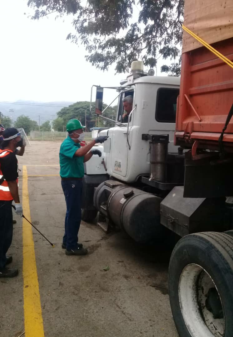 C_LaPastora's tweet photo. #22Jul El equipo de Seguridad y Salud en el Trabajo de @C_LaPastora no descansa en la prevención del #Covid_19, cumplimos un amplio protocolo de prevención, iniciando por la desinfección de las unidades y personas que ingresan a las instalaciones.
¡Nuestra meta es #CeroCovid! https://t.co/RCf2p3kTck