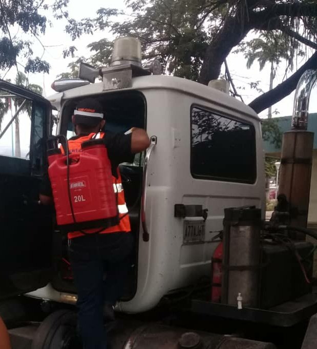 C_LaPastora's tweet photo. #22Jul El equipo de Seguridad y Salud en el Trabajo de @C_LaPastora no descansa en la prevención del #Covid_19, cumplimos un amplio protocolo de prevención, iniciando por la desinfección de las unidades y personas que ingresan a las instalaciones.
¡Nuestra meta es #CeroCovid! https://t.co/RCf2p3kTck