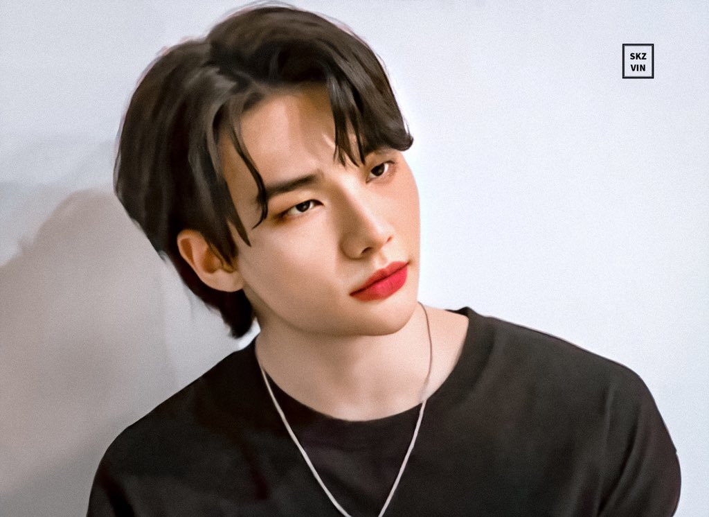 enhalouvr's tweet photo. “𝙒𝙝𝙖𝙩 𝙞𝙛 𝙄 𝙨𝙩𝙖𝙮?”
Hwang Hyunjin x Reader AU
After everything, i still wonder what if I stay?
//An entry for #LFCRoadNotTaken//
photo credits : @skzvintage https://t.co/vFJ4gY3Csd