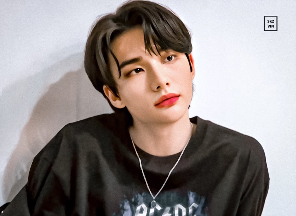 enhalouvr's tweet photo. “𝙒𝙝𝙖𝙩 𝙞𝙛 𝙄 𝙨𝙩𝙖𝙮?”
Hwang Hyunjin x Reader AU
After everything, i still wonder what if I stay?
//An entry for #LFCRoadNotTaken//
photo credits : @skzvintage https://t.co/vFJ4gY3Csd