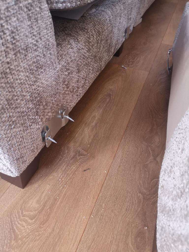 LifeofblueUTUB's tweet photo. Have had an absoulte mare with @Sofology so far. It only took 5 days for the sofa to start falling apart! Screws sticking/falling out is not a good look! https://t.co/Yp8KpgQdR9