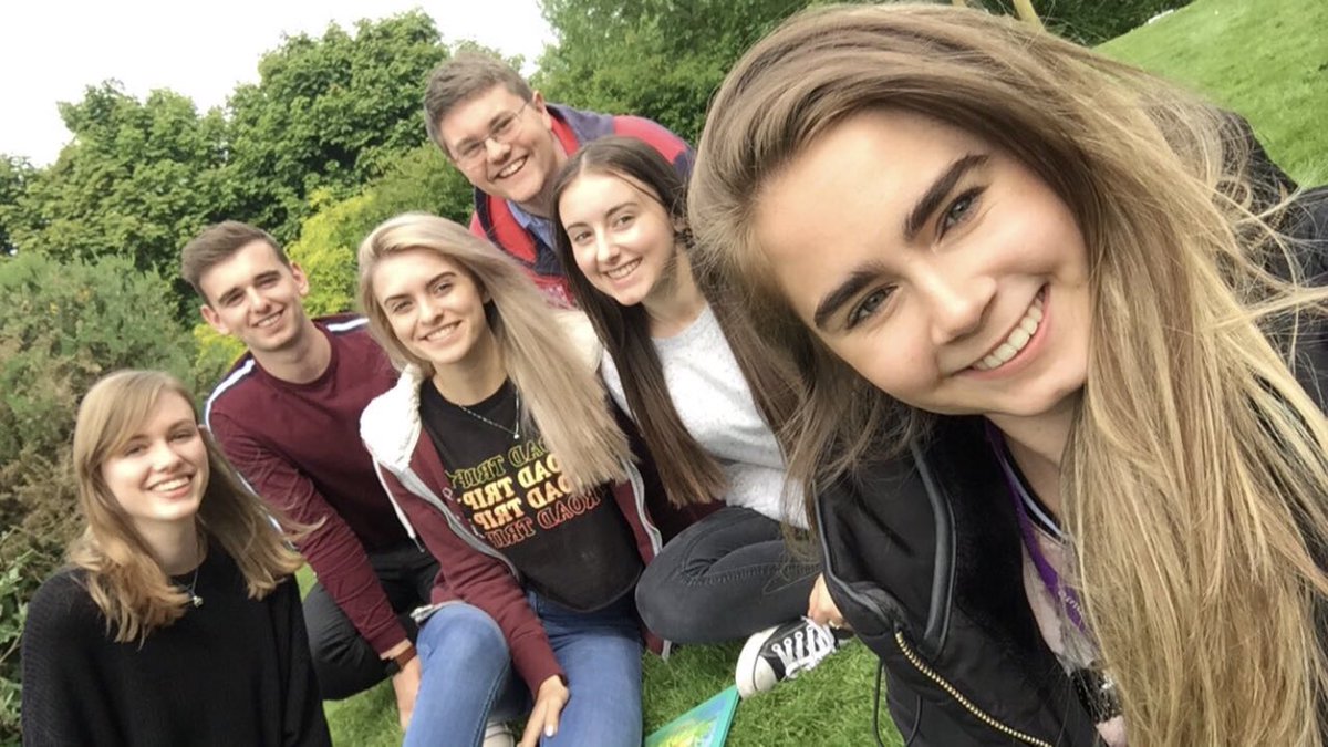 Miss_RTaylor05's tweet photo. So happy that I am graduating Edge Hill University with a 2:1 in Primary Science Education! Big thanks to these guys for helping me at every step🥰 Cant believe it’s over!  @TraffordKirsty @EmmaSufferin @MrT282 @Mr_T102 @Miss_HWhitehead @_Miss_Jones_ @miss_mdavies @miss_e_lewis https://t.co/uf6TJmAqzI