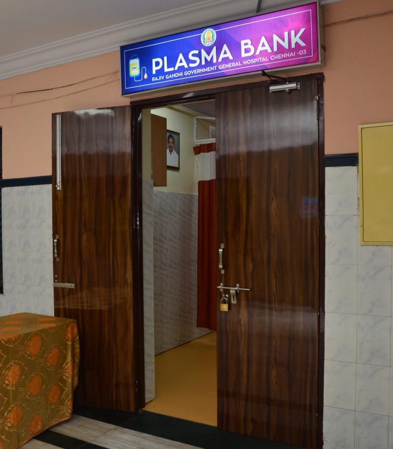 Vijayabaskarofl's tweet photo. With the continuous support of Hon’ble @CMOTamilNadu &amp; success of plasma therapy for #Covid, the 1st #plasmabank is established at @gmcrgggh at a cost of 2.34Cr &amp; dedicated today.The infrastructure supports plasma retrieval of 500 ml each from 7 people simultaneously in 30 min https://t.co/fNDyHHMNA2