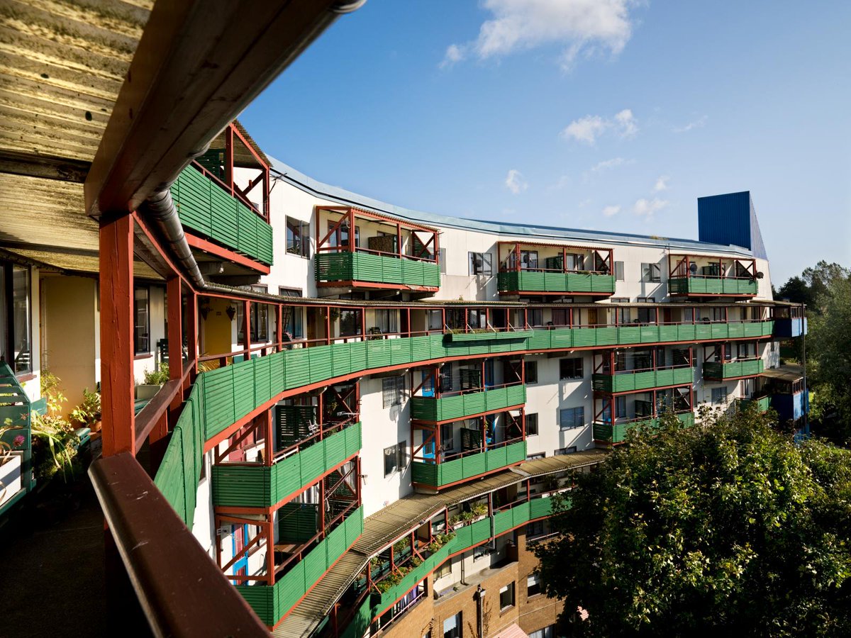 HE_NorthEast's tweet photo. Our #HeritageCalling blog features 7 extraordinary post-war housing estates including the Grade II*-listed Byker Wall estate in Newcastle. Read more here: https://t.co/SznP1abbdO https://t.co/dy0Uxt0Rg3