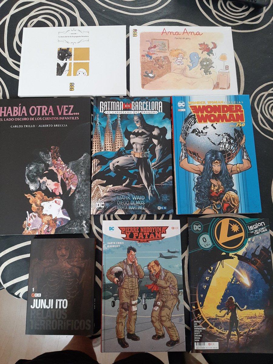 EduMcGuinness's tweet photo. Pues me acaba de llegar el lote de #SorteosDialogosdeComic !!!! Muchas gracias a @davidmacho y @eccediciones voy a disfrutar como un enano 🙃 https://t.co/husHUODTdx