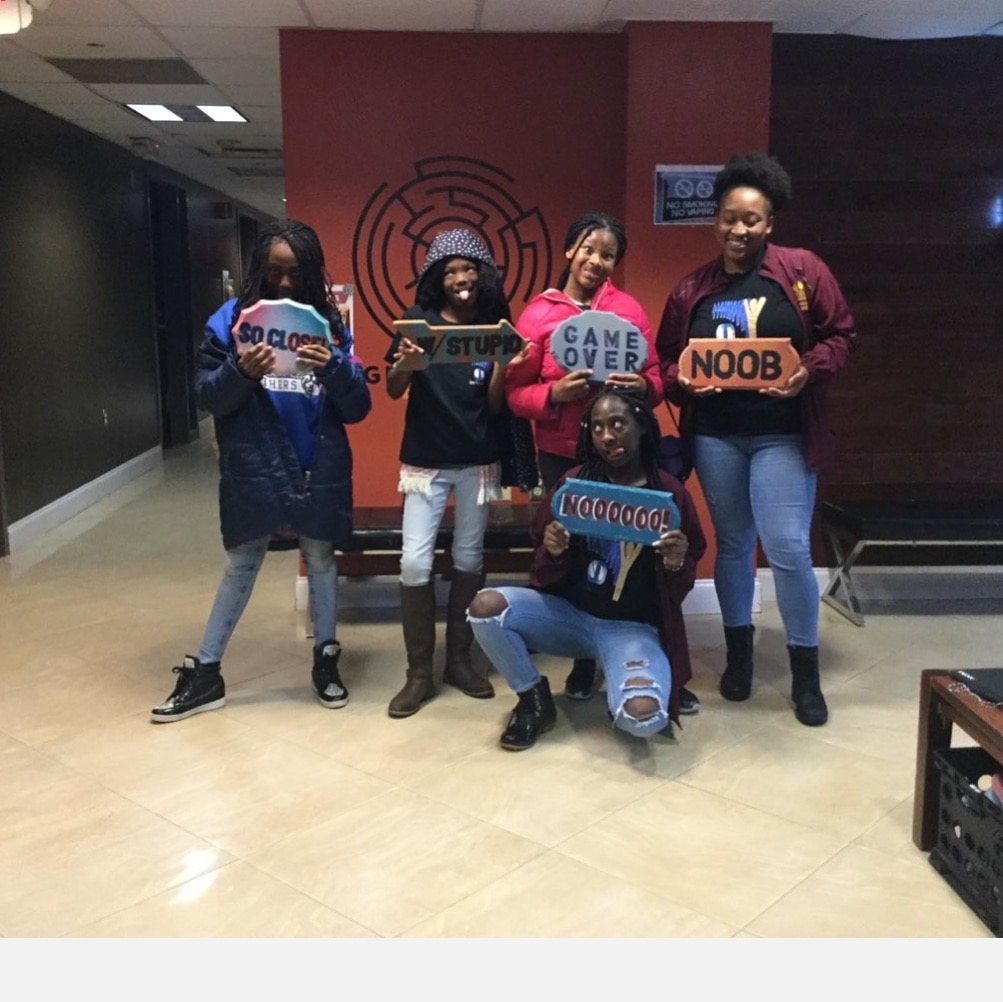 MsParkerTHES's tweet photo. Enrichment in community service clubs started in middle school and continues into my adult life!  📷Below is a community service project at Favor House in College Park and students from THES forging and strengthening bonds. https://t.co/q0ihddJ35k
