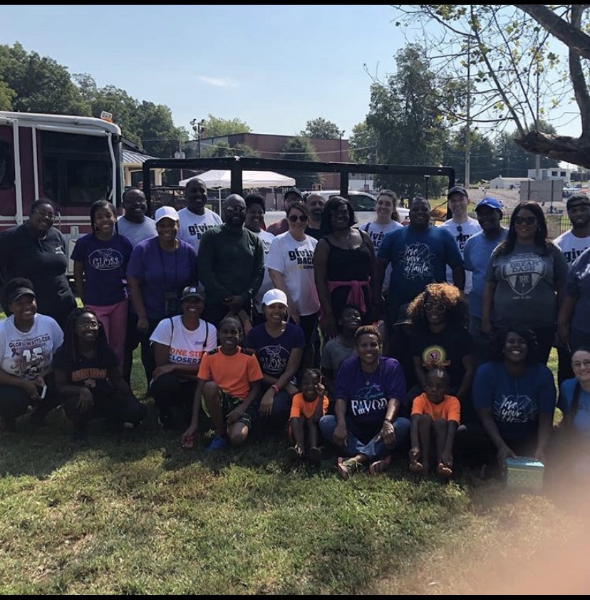 MsParkerTHES's tweet photo. Enrichment in community service clubs started in middle school and continues into my adult life!  📷Below is a community service project at Favor House in College Park and students from THES forging and strengthening bonds. https://t.co/q0ihddJ35k