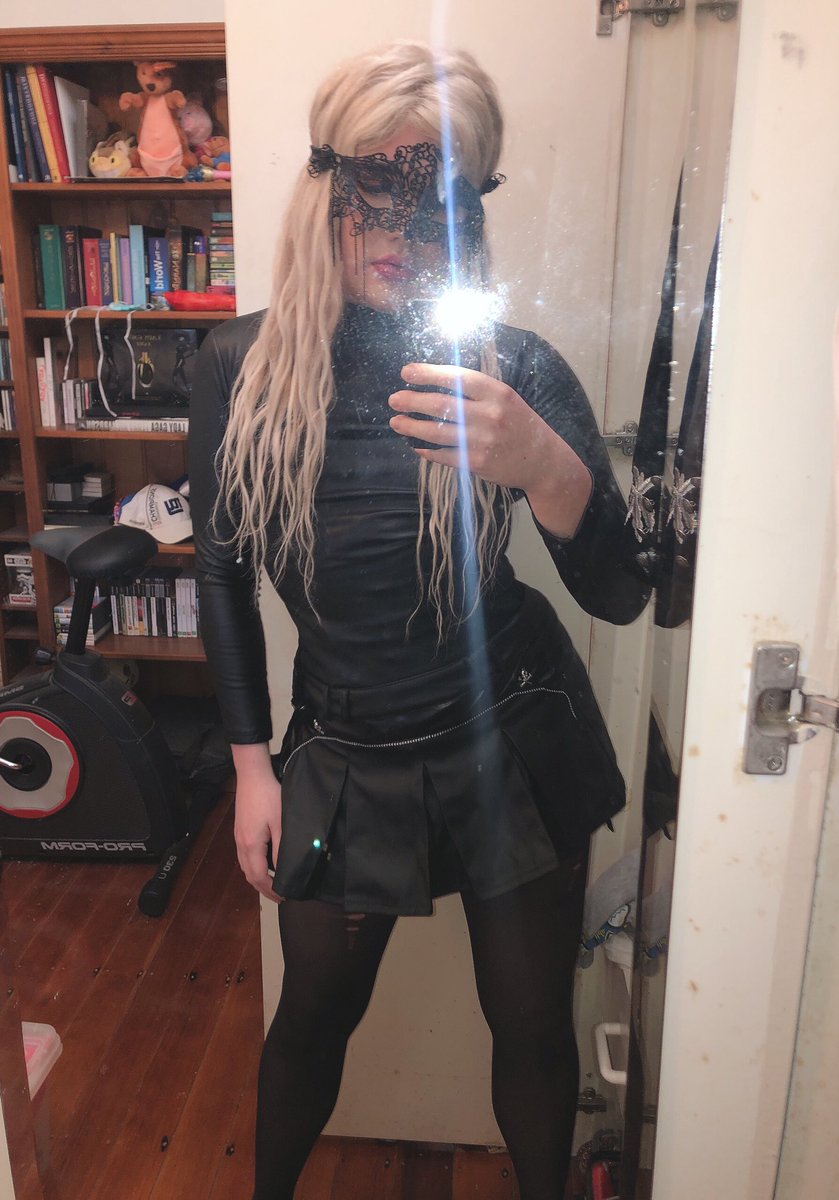 str8whisperer's tweet photo. retweet this if you wanna see what’s underneath my skirt 👅👅👅 https://t.co/3CvBPYxKFN