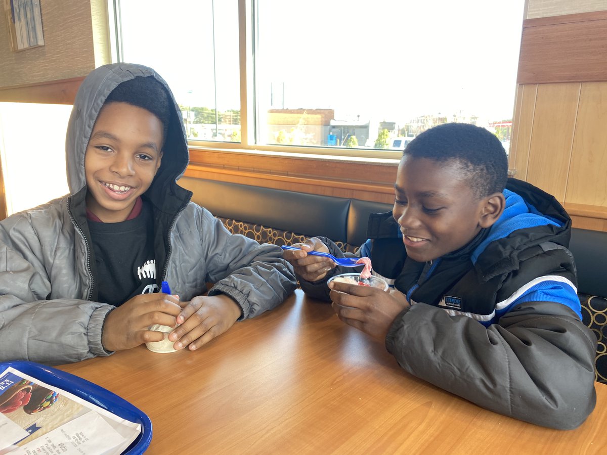 MsParkerTHES's tweet photo. Enrichment in community service clubs started in middle school and continues into my adult life!  📷Below is a community service project at Favor House in College Park and students from THES forging and strengthening bonds. https://t.co/q0ihddJ35k
