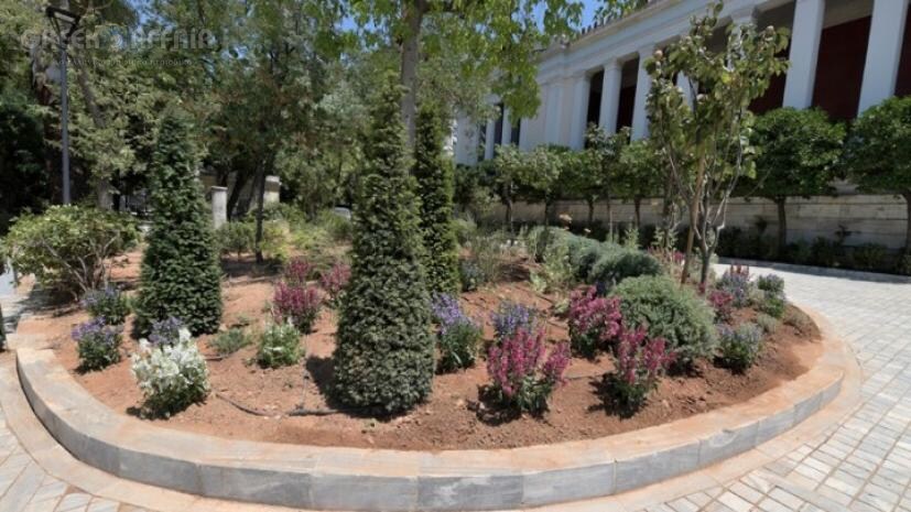 GreekAffairMag's tweet photo. ‘’Αισθητικά αναβαθμισμένος’’άνοιξε ο κήπος του Εθνικού Αρχαιολογικού Μουσείου
https://t.co/FWQx8p2vyk https://t.co/XmQ7OFGfIs