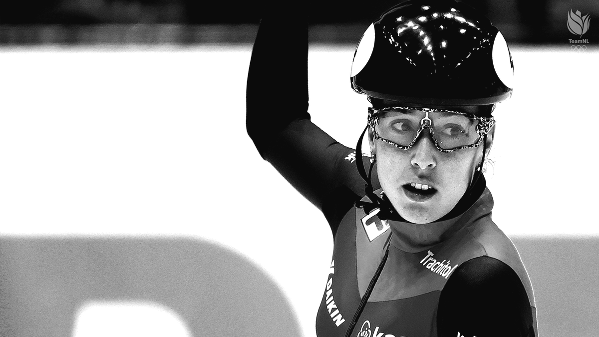 TeamNLtweets's tweet photo. Fluitend door het leven, voor altijd in ons hart 🧡 We geven je vanavond een laatste eerbetoon in jouw geliefde Thialf 🙏

#TeamNL🇳🇱 https://t.co/HsVEYkoOGE