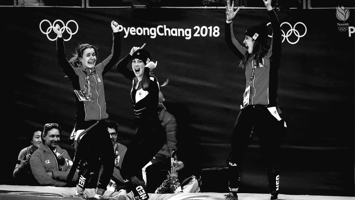 TeamNLtweets's tweet photo. Fluitend door het leven, voor altijd in ons hart 🧡 We geven je vanavond een laatste eerbetoon in jouw geliefde Thialf 🙏

#TeamNL🇳🇱 https://t.co/HsVEYkoOGE