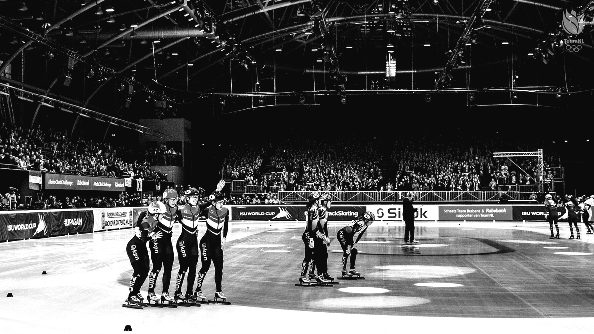 TeamNLtweets's tweet photo. Fluitend door het leven, voor altijd in ons hart 🧡 We geven je vanavond een laatste eerbetoon in jouw geliefde Thialf 🙏

#TeamNL🇳🇱 https://t.co/HsVEYkoOGE