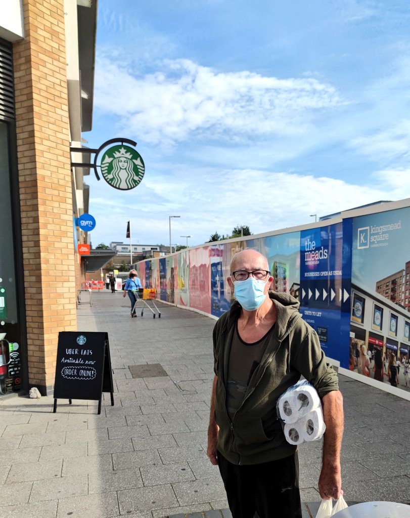 Firesnapper999's tweet photo. Lovely to meet 79yr ex-mil vet Ray on my morning bike out with Benson. Ray is informed by the Science not political ideology. He wears his mask to protect fellow citizens indoors & out. PLEASE #WearYourMask
👍#BeMoreRay 👍
😷=⛔☣️
#Farnborough https://t.co/Z35rJmjOxR
