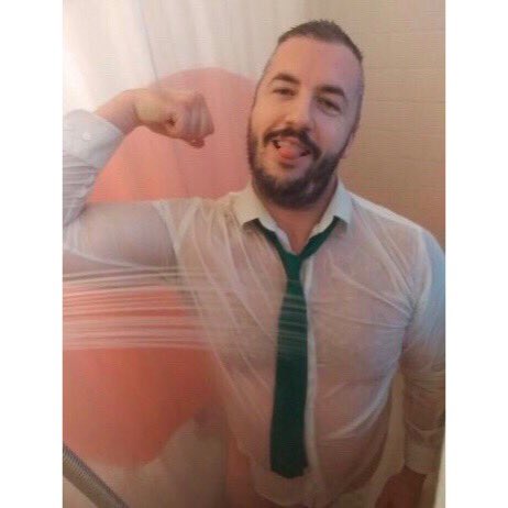 meatzine's tweet photo. Happy #humpday meaters.
We love a shower #isolationselfie and we love @rorykdavis in our inbox. Check him out. Thanks Rory for raising our spirits (amongst other things) 😂
#dadbod #dadbodsquad #showerselfie #showerdad #dadsofinstagram https://t.co/VgaHaX3QJp
