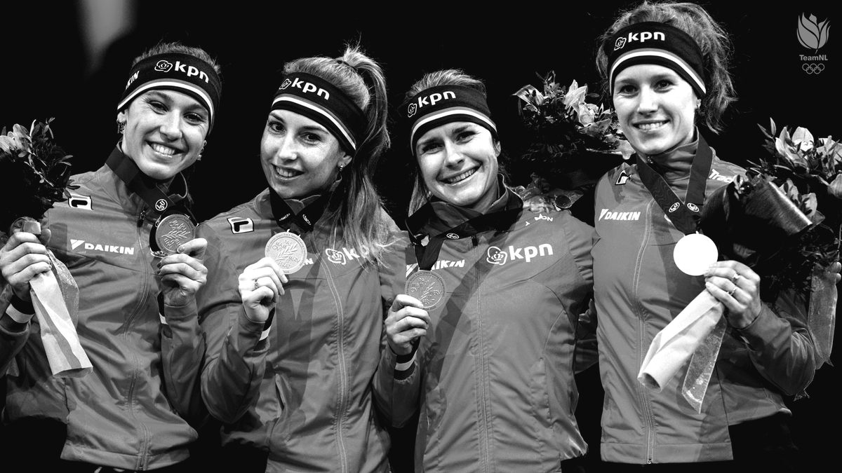TeamNLtweets's tweet photo. Fluitend door het leven, voor altijd in ons hart 🧡 We geven je vanavond een laatste eerbetoon in jouw geliefde Thialf 🙏

#TeamNL🇳🇱 https://t.co/HsVEYkoOGE