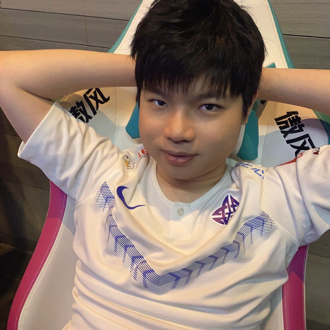 eStar_Gaming's tweet photo. The ESTAR boys are preparing in the lounge. Today is ESTAR theme day, and they looked extraordinarily excited! ๐ฅฐ
#ESTARfighting #LPL https://t.co/qcNbRRxLoA