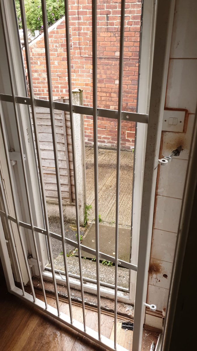 syptweet's tweet photo. ✔️Three firearms seized
✔️71 warrants
✔️97 arrests
✔️£3 million worth of drugs recovered
Last week we carried out coordinated raids across South Yorkshire to disrupt the activity of organised crime groups
#OpFortify 💥
https://t.co/mWKQmBWp2L https://t.co/2OyTrblheY