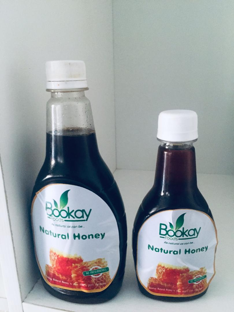 Did I tell you we sell original honey too? Get your original honey 😊😊 Big bottle #2,000 Small bottle #1,000 @ThatLankyBoi @_DammyB_ @BUBLAGOS @ApparelbyBOD @oakstyleng