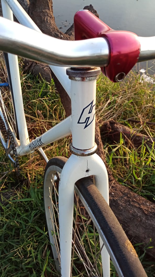 AliHidayad's tweet photo. Frame soloist 01 united bike custom pursuit
Quilstem - Riserbar alloy
Crankset VIXD 48t
Hub Vuelta
Rims depan heist
Rims belakang araya single
Mahar 1,4 juta nego tipis
Minat serius hubungi 085331916197 (wa) 
Bisa kirim" di tanggung penumpang.
Lokasi pasuruan kota 
#fnfjb https://t.co/8o8jh1pi26