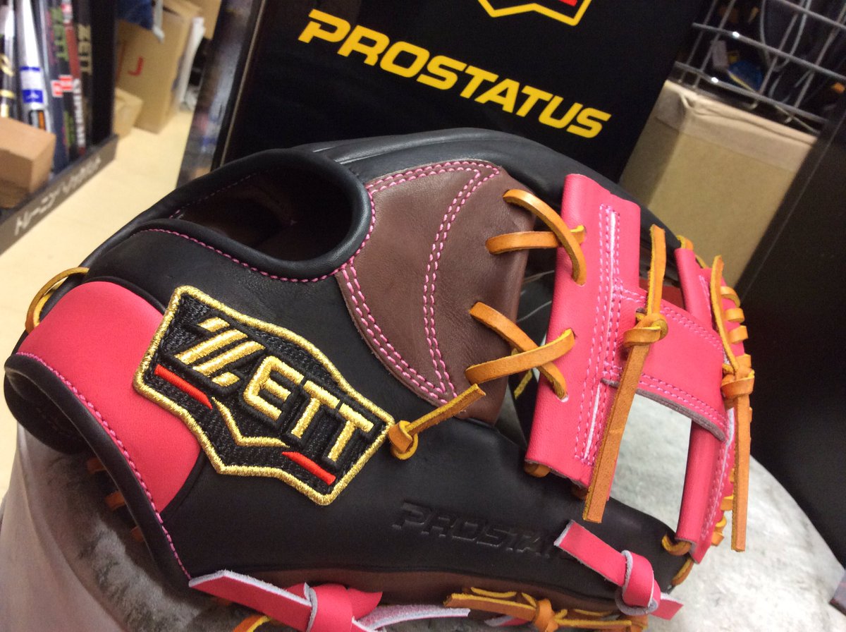 sportszyuenHB1F's tweet image. ある選手モデルの限定オーダーグローブが入荷しました！😍

1枚目源田選手のモデルグラブです😆

2枚目は今宮選手モデルのグラブです✨

どちらとも人気商品なのでお早めに💨💨

（ジュニアにも源田モデルご用意してます♬）
#ZETT #PROSTATUS #埼玉西武ライオンズ
#福岡ソフトバンクホークス