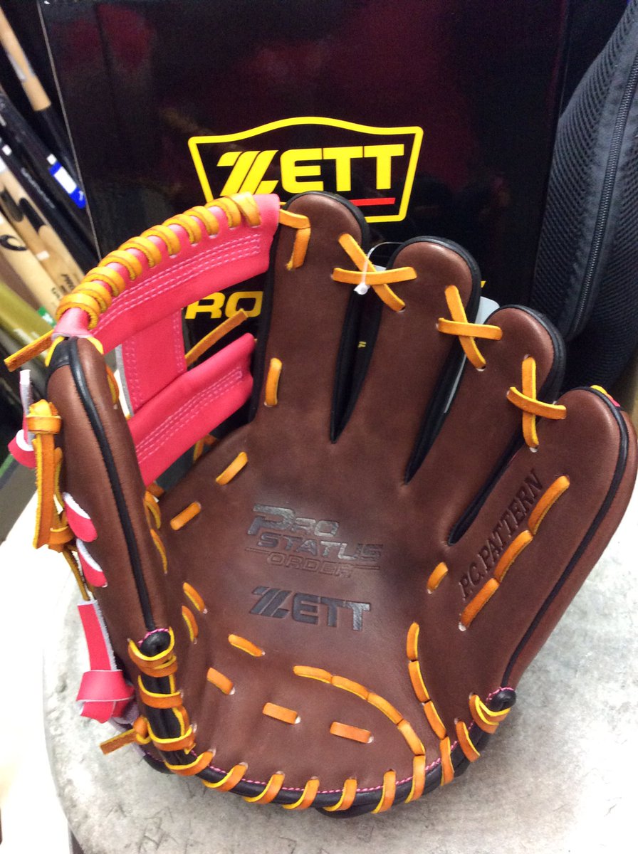 sportszyuenHB1F's tweet image. ある選手モデルの限定オーダーグローブが入荷しました！😍

1枚目源田選手のモデルグラブです😆

2枚目は今宮選手モデルのグラブです✨

どちらとも人気商品なのでお早めに💨💨

（ジュニアにも源田モデルご用意してます♬）
#ZETT #PROSTATUS #埼玉西武ライオンズ
#福岡ソフトバンクホークス