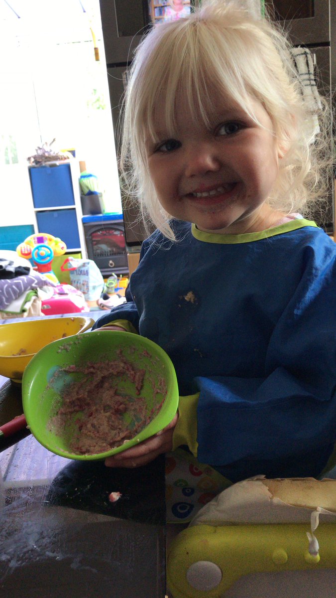 SarahJaneAustin's tweet photo. @weetabix my 2-yr-Old has created a new breakfast.... Weetabix with raspberries for breakfast this morning 💖 https://t.co/Lfu5cqJax9