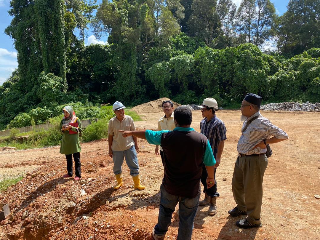 JKRKESEDAR's tweet photo. Lawatan Kerja @Irshukriishak memantau kemajuan kerja projek Menaiktaraf Jalan Menghubungkan Kg. Pemberian ke Jalan Utama FT008 Kuala Krai, Kelantan.

Kemajuan kerja semasa 24% berbanding jadual 23.10%.

@Mazlan_Makhtar @SabralAli @MrAdib87 @CawJalanJKR @Zulakmal8 @JKRMalaysia https://t.co/HCgnuo45Yv