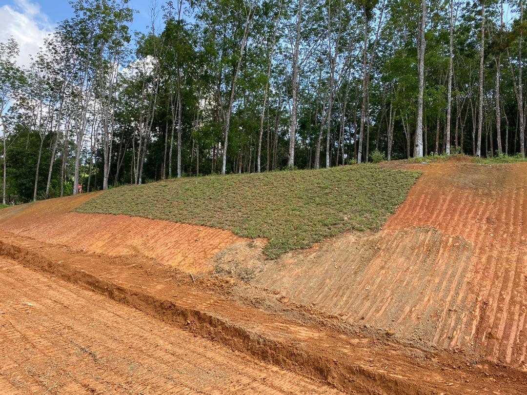 JKRKESEDAR (@jkrkesedar) on Twitter photo Lawatan Kerja <a href="/Irshukriishak/">Ir. Shukri Bin Ishak</a> memantau kemajuan kerja projek Menaiktaraf Jalan Menghubungkan Kg. Pemberian ke Jalan Utama FT008 Kuala Krai, Kelantan.
Kemajuan kerja semasa 24% berbanding jadual 23.10%.
<a href="/Mazlan_Makhtar/">Mazlan</a> @SabralAli <a href="/MrAdib87/">Tc. Nabil Adib Izani</a> <a href="/CawJalanJKR/">Cawangan Jalan JKR Malaysia</a> <a href="/Zulakmal8/">zulakmal</a> <a href="/JKRMalaysia/">JKR Malaysia</a> Lawatan Kerja <a href="/Irshukriishak/">Ir. Shukri Bin Ishak</a> memantau kemajuan kerja projek Menaiktaraf Jalan Menghubungkan Kg. Pemberian ke Jalan Utama FT008 Kuala Krai, Kelantan.
Kemajuan kerja semasa 24% berbanding jadual 23.10%.
<a href="/Mazlan_Makhtar/">Mazlan</a> @SabralAli <a href="/MrAdib87/">Tc. Nabil Adib Izani</a> <a href="/CawJalanJKR/">Cawangan Jalan JKR Malaysia</a> <a href="/Zulakmal8/">zulakmal</a> <a href="/JKRMalaysia/">JKR Malaysia</a>
