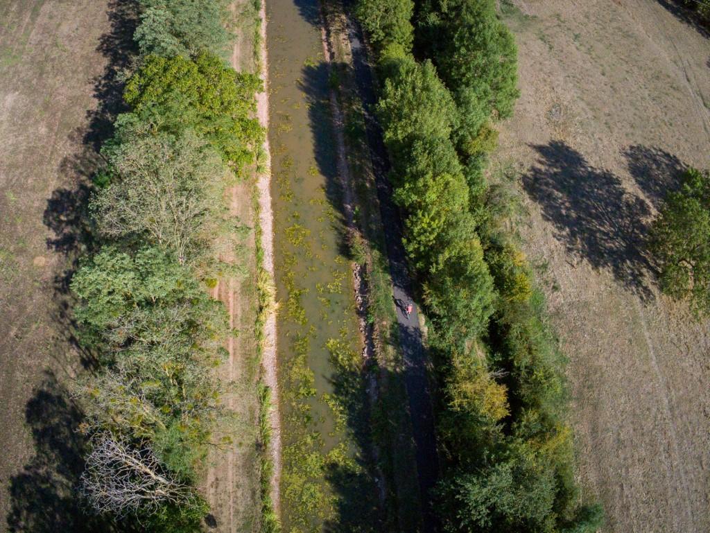 libe's tweet photo. [Libé Labo] Les #sécheresses sont devenues de plus en plus fréquentes en France métropolitaine. L'#eau est-elle condamnée à devenir une denrée rare?
Notre long format, en texte et en images ➡️ https://t.co/iprOnOY8MH
#environnement #climat https://t.co/0hkwfwWEpF
