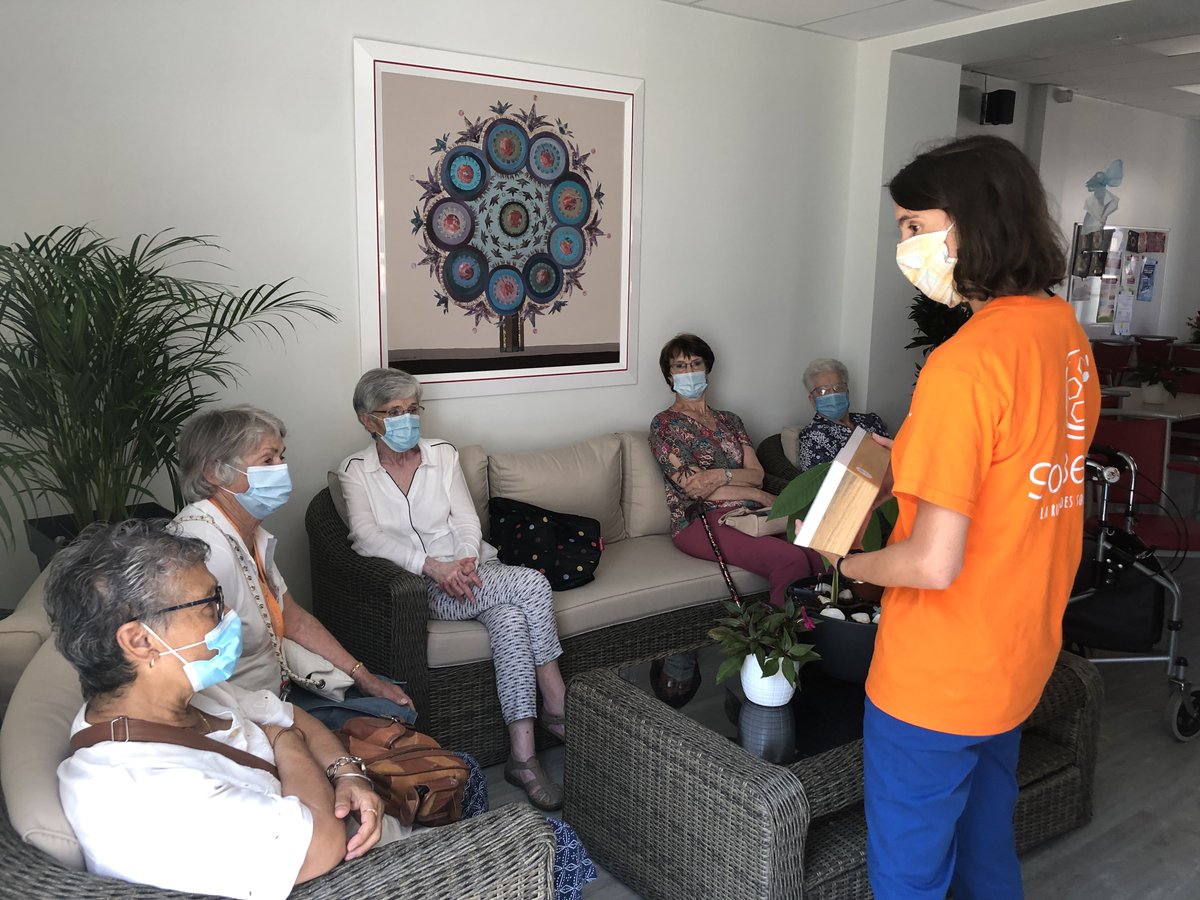 Présentation des fonctionnalités de l' #assistantvocal à la maison des seniors à #pessac. ⁣
🩺Veille santé ⁣
🛍 Détection des besoins quotidien (courses, transport...) ⁣
☀️ Radio, météo⁣
Merci à nos nouvelles utilisatrices et à la maison des #seniors pour l'accueil. ⁣