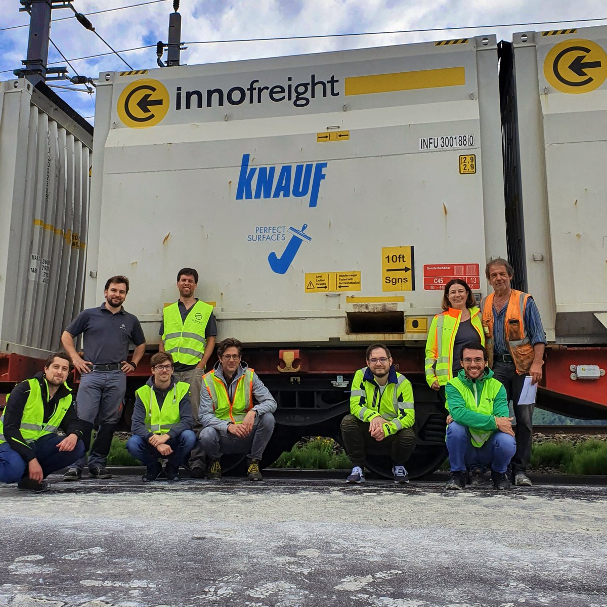 very proud to be able to propose a load sensor solution (full/empty) on wood transport wagons of #austrian #Innofreight and their customers. bit.ly/30Ek6W5

#logistics #innovations #Rail #LoadSensor #shipment #sensors #raillogistics #IoT #digitization #SAVVY #telematics