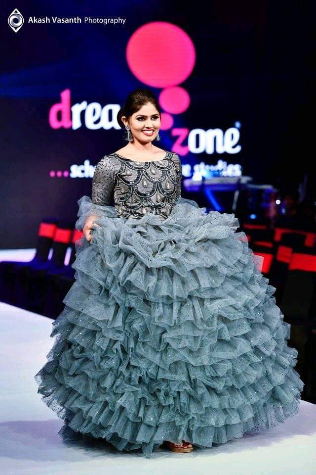 DreamzoneTsr's tweet photo. Fashion Show @ Prajyoti Niketan College #fashion #fashionshow #fashiondesign #fashionmodel #fashionmodeling #modelsofkerala
#dreamzone #dreamzonethrissur #gayatrisuresh https://t.co/Jk9dTR68pg