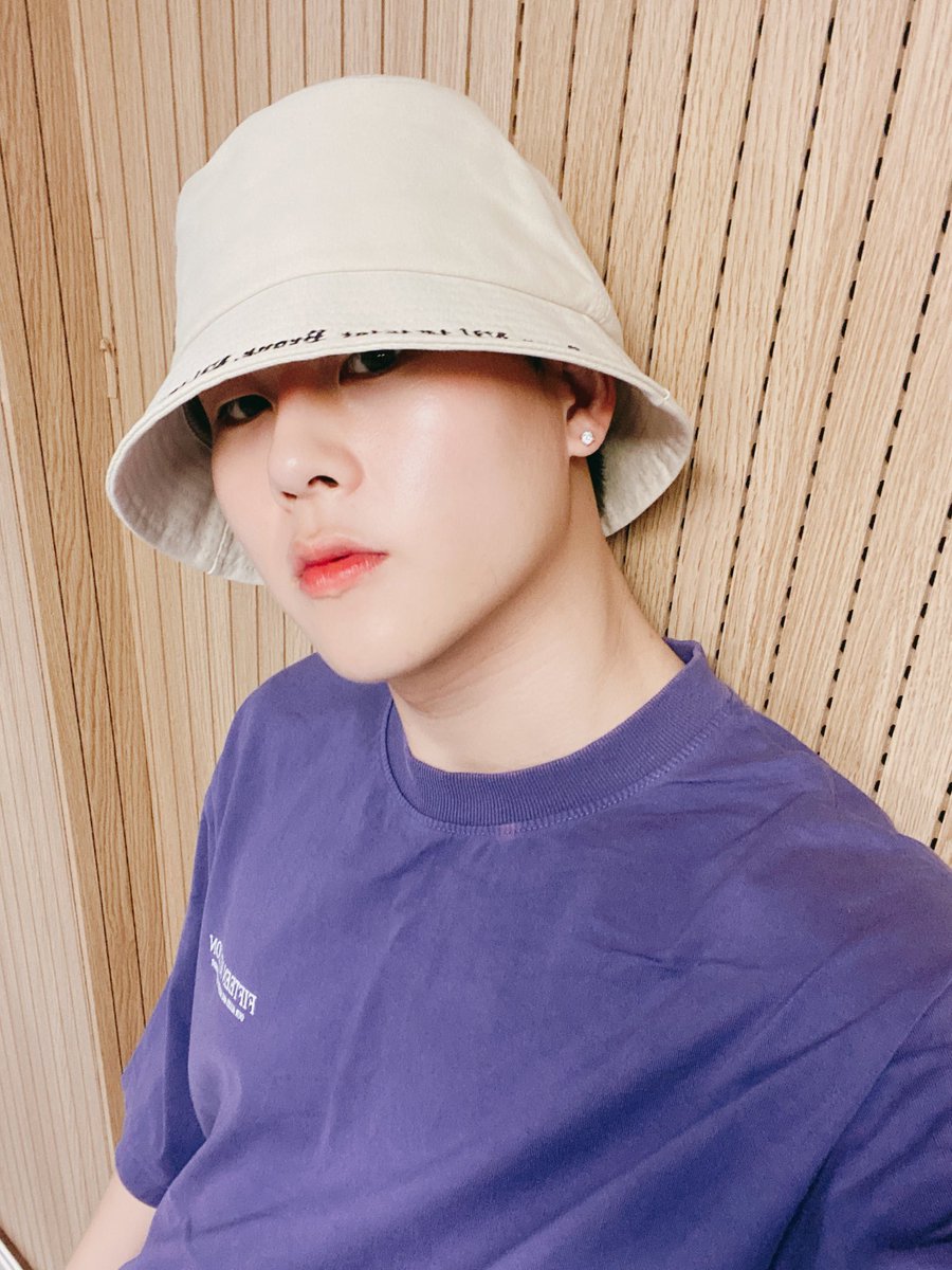 OfficialMONSTAX's tweet photo. [#주헌] Feel me☔ https://t.co/2nUTd8eezi