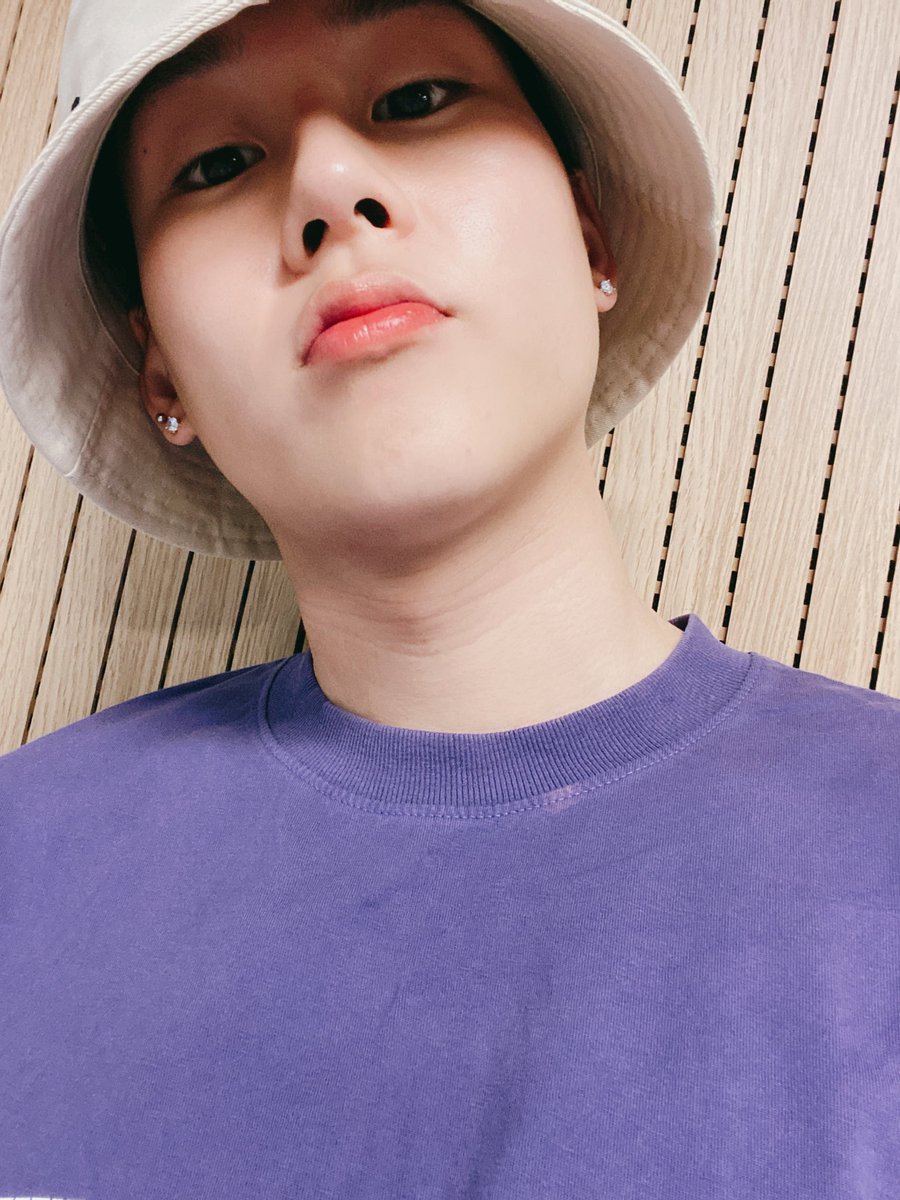 OfficialMONSTAX's tweet photo. [#주헌] Feel me☔ https://t.co/2nUTd8eezi