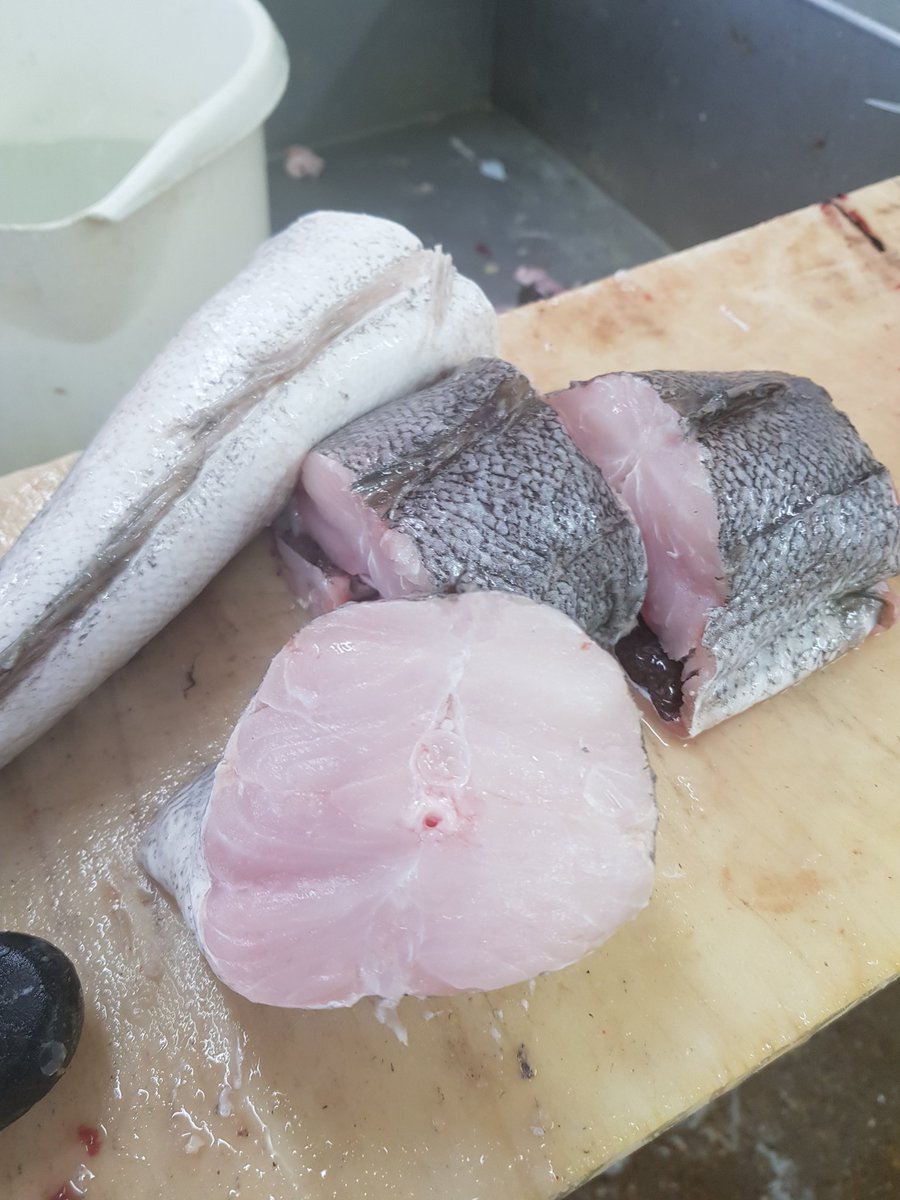 Another interesting morning on @GyFishMarket managed to get Whole Hake, Lemon Sole and Plaice, then it was back to @Premierseafoods and prepping time, filleting, 1/4 filleting and steaking. Lovely jubbly @seafishuk @fishisthedish @MFS_Fishmonger
