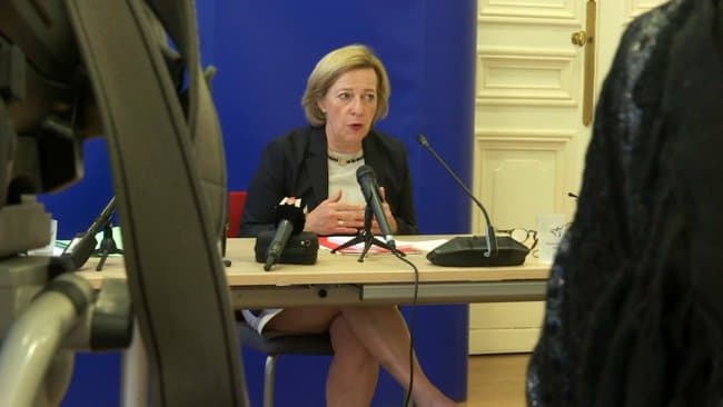 BFMTV's tweet photo. Coronavirus: en Bretagne, les rassemblements privés font craindre une résurgence de l'épidémie https://t.co/dNfTRacZfj https://t.co/mF8MNEK5rf