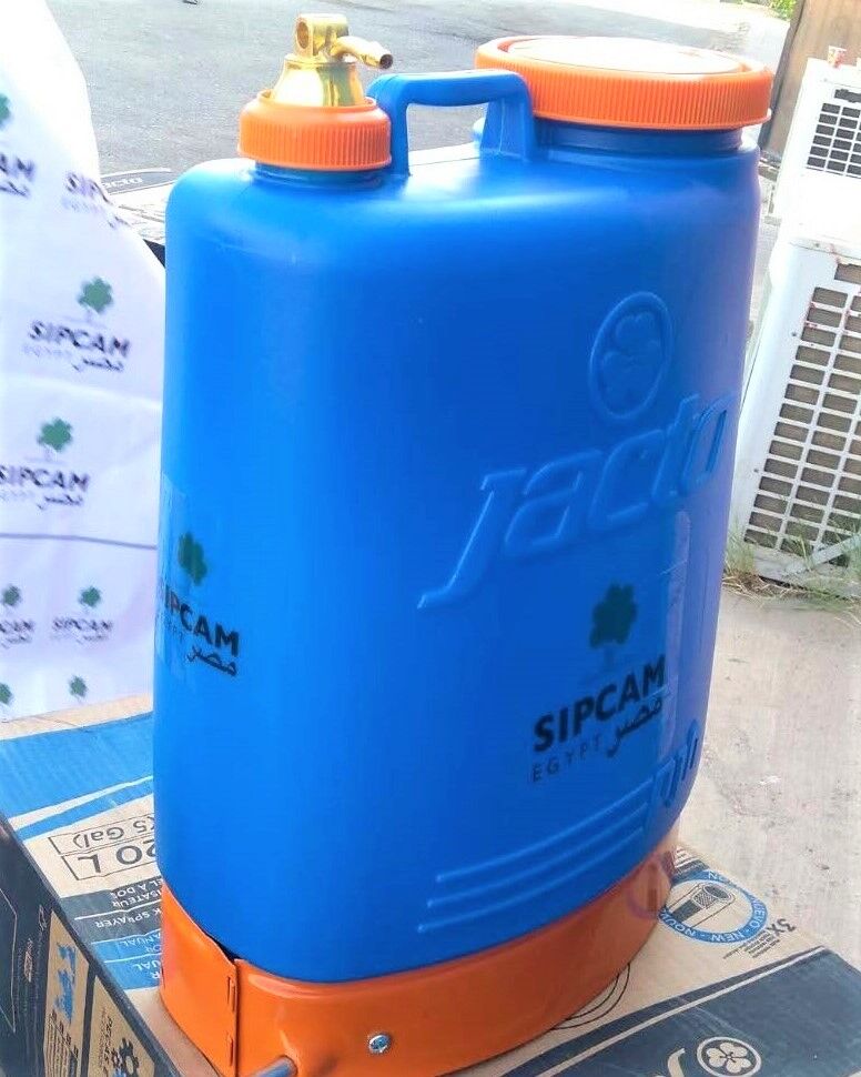 sipcam_iberia's tweet photo. Con el fin de combatir el #coronavirus en Egipto, nuestra delegación de #SIPCAMInagra ha apoyado la iniciativa del Comité de Pesticidas Agrícolas del Ministerio de Agricultura con 20 mochilas de pulverización.
📝 ¡Os contamos cómo ha ido en el blog! ➡ https://t.co/BJ180TzufK https://t.co/IBVoh6MfUL