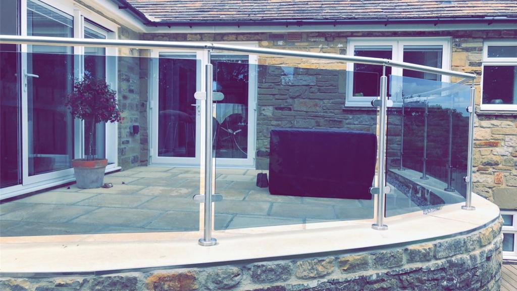 SHSProductsUK's tweet photo. Here are a few pictures of a project we completed last week! A beautiful custom-tailored Professional balustrade system with grey glass. π
Contact us or use our instant online quoting tool to get a free quote:
https://t.co/kikOQ7F7Ul
#glassbalustrade #balustradesystems https://t.co/7UFVMdpFqQ