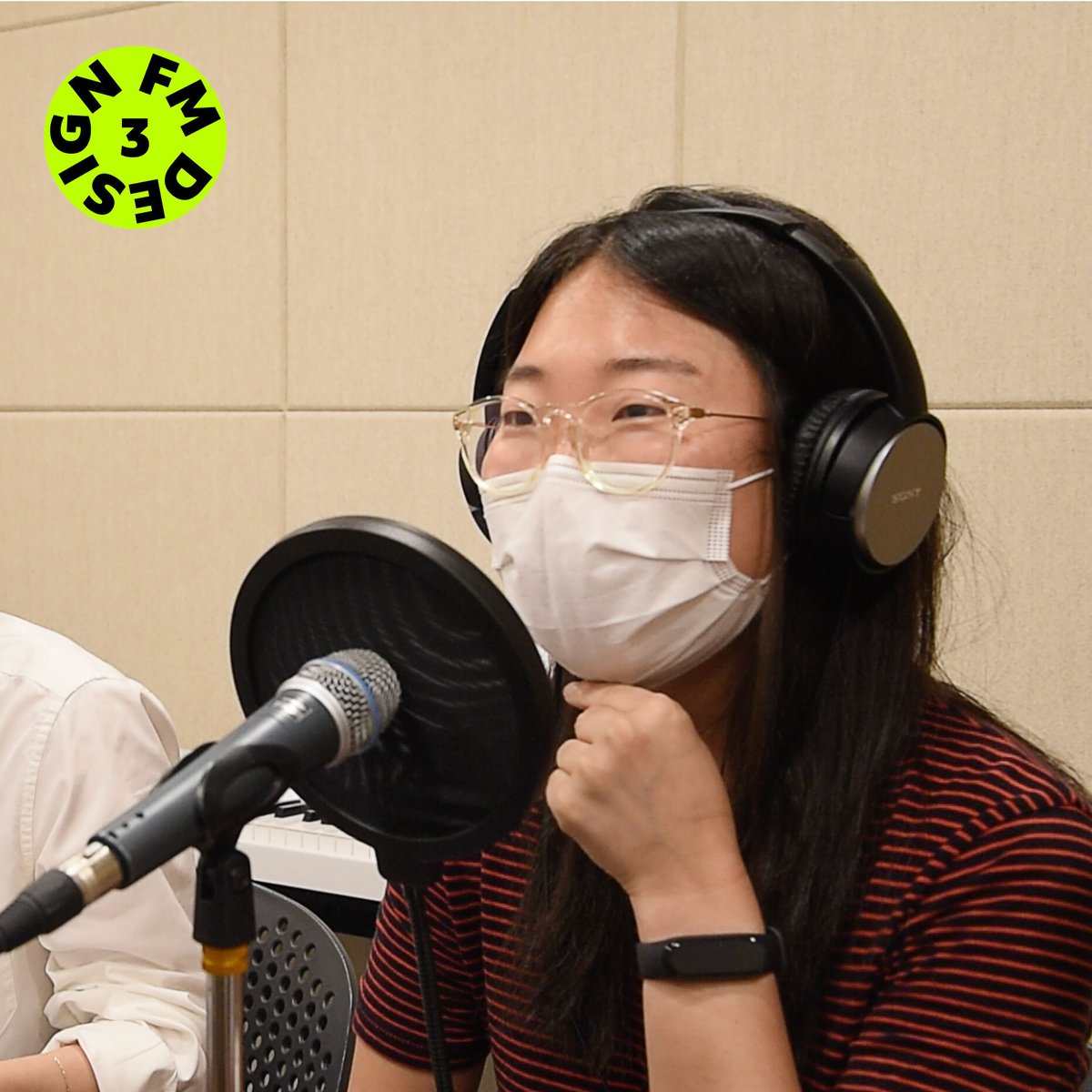 fdsc_kr's tweet photo. ‘비전공’ 디자이너로서 맞서 싸워야 했던 편견이 있다? 입시 미술을 하지 않은 것이 업무에 미치는 영향이 있을까?🤔

디자인FM 시즌2 <3화: 비전공자 특집 — 김지연, 이혜림 디자이너> 편이 업로드되었습니다! ✨

애플 팟캐스트와 사운드클라우드에서 👉 디자인FM 을 검색해보세요! https://t.co/j7UZy8KgtY